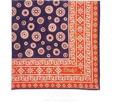 百搭方巾凹造型 想带哪里就带哪里