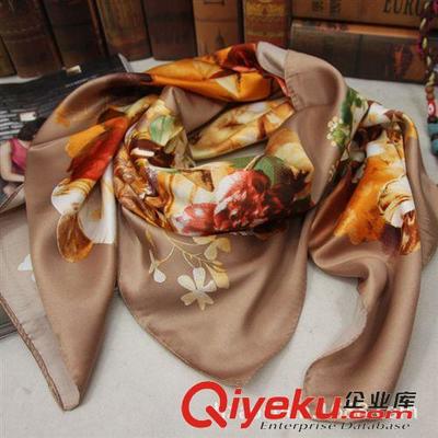 【无水印图专区】 丝巾 新款春夏秋季95cm印花绸缎女士方巾 外贸大牌围巾厂家批发图片|【无水印图专区】 丝巾 新款春夏秋季95cm印花绸缎女士方巾 外贸大牌围巾厂家批发产品图片由杭州余杭区经济开发区黄强纺织品商店公司生产提供-