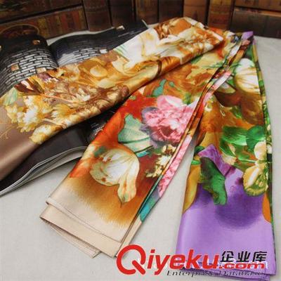 【无水印图专区】 丝巾 新款春夏秋季95cm印花绸缎女士方巾 外贸大牌围巾厂家批发图片|【无水印图专区】 丝巾 新款春夏秋季95cm印花绸缎女士方巾 外贸大牌围巾厂家批发产品图片由杭州余杭区经济开发区黄强纺织品商店公司生产提供-