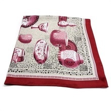 青花瓷真丝围巾 典雅风尚的东方艺术典藏