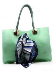 丝巾箱包价格查询与评测 300元档位方巾选购指南